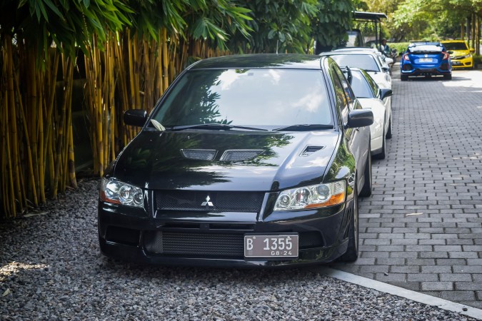 Mitsubishi Lancer EVO VII tiene grandes habilidades todoterreno.