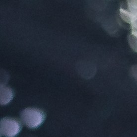 Chicas limpiando automóvil con esponja en el lavado de coches, lavado de camión