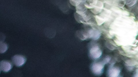 Chicas limpiando automóvil con esponja en el lavado de coches, lavado de camión