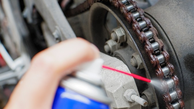 Servicio de mantenimiento a la motocicleta con aceite 3 en 1