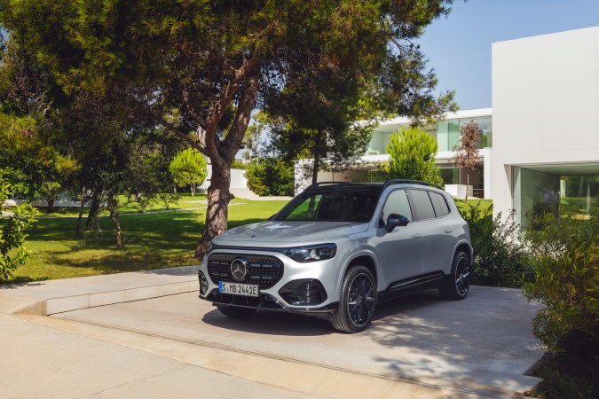 Mercedes-Benz GLB 2027 tiene una potencia de más de 300 caballos de fuerza.