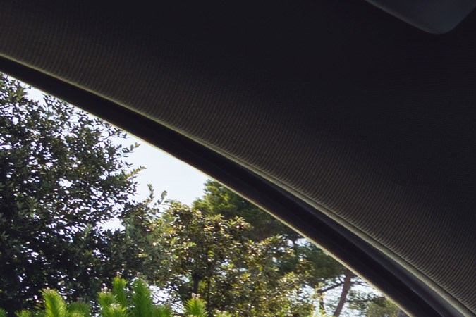 Mercedes-Benz GLB 2027 destaca su MBUX Superscreen.