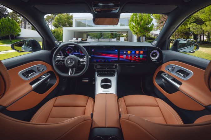 Mercedes-Benz GLB 2027 destaca su MBUX Superscreen.