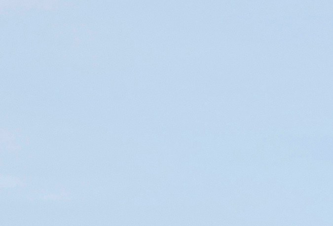 Mercedes-Benz fueron los primeros en implementar luces para conducción autónoma.