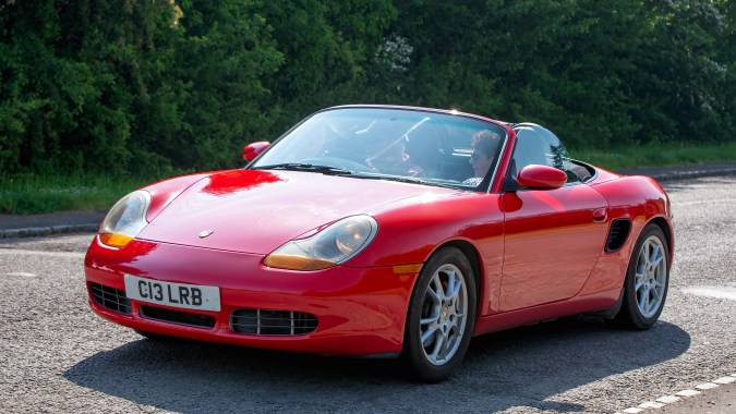 Porsche Boxster (986) 2001 es divertido de conducir.