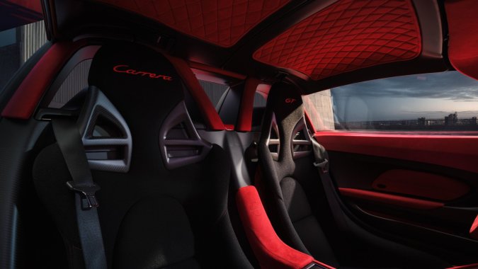 Porsche Carrera GT Salzburgo tiene asientos de competición.