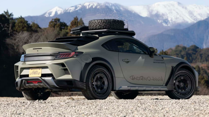 Toyota GR86 Outroad por Kuhl Racing se modificó suspensión y motor.