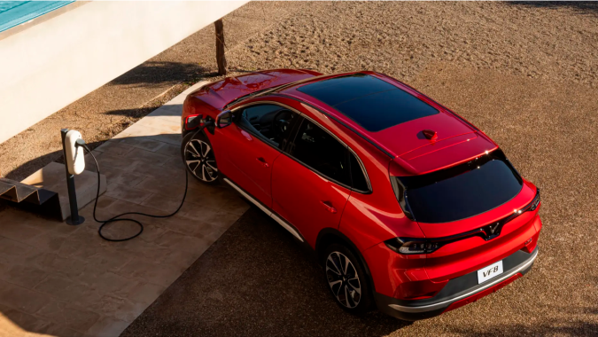 VinFast VF8 logra una autonomía de 228 millas.