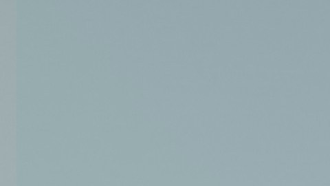 Honda Prologue Elite 2024 turquesa en carretera montañosa al atardecer, SUV eléctrico premium con equipaje, perfecto para exploración sostenible.