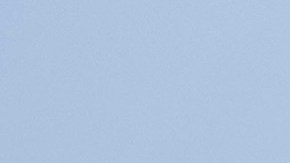 Chrysler Pacifica 2026 blanca vista trasera en paisaje verde, monovolumen espacioso con rines deportivos