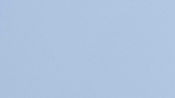 Chrysler Pacifica 2026 blanca vista trasera en paisaje verde, monovolumen espacioso con rines deportivos