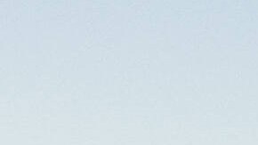 Línea completa Kia Niro 2026 híbrido y EV en paisaje montañoso, vistas frontal y lateral