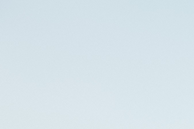 Subaru BRZ 2026 plateado en circuito vacío, deportivo compacto japonés, ideal para quienes buscan coche deportivo asequible y divertido de conducir.