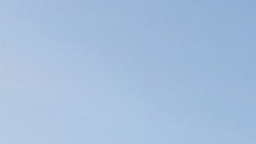 Subaru WRX 2026 rojo y gris estacionados en mirador de montaña, sedanes deportivos compactos con diseño robusto y enfoque en desempeño.