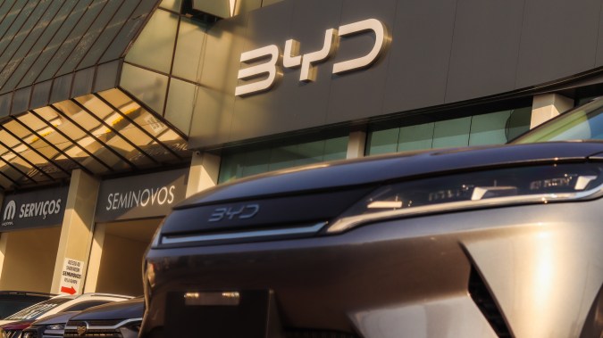 BYD se consagra como líder del mercado de autos eléctricos en el mundo.