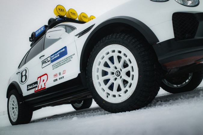 Bentayga X Concept corrió en la carrera FAT Ice Race.