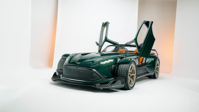 Donkervoort P24 RS tiene apertura de puertas estilo alas de gaviota.