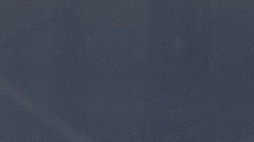 Ford Escape Base Hybrid SUV en un cargador de EV. Ford ofrece el Escape con un motor PHEV de 4 cilindros y 2.5L.