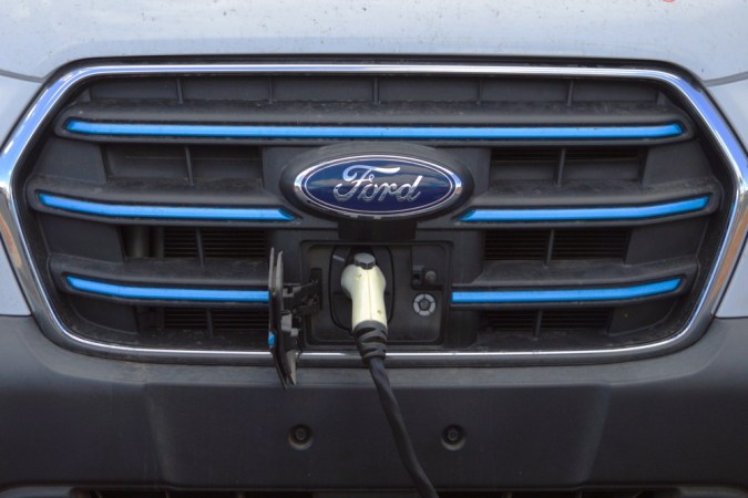 FedEx está probando el Ford E-Transit totalmente eléctrico como vehículo de entrega para su servicio de entrega en Ciudad del Mismo Día