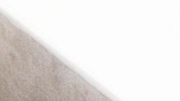 Honda Prelude 2026 blanco visto de perfil, coupé deportivo híbrido enchufable en arquitectura minimalista, auto moderno ideal para conducción dinámica y eficiente.