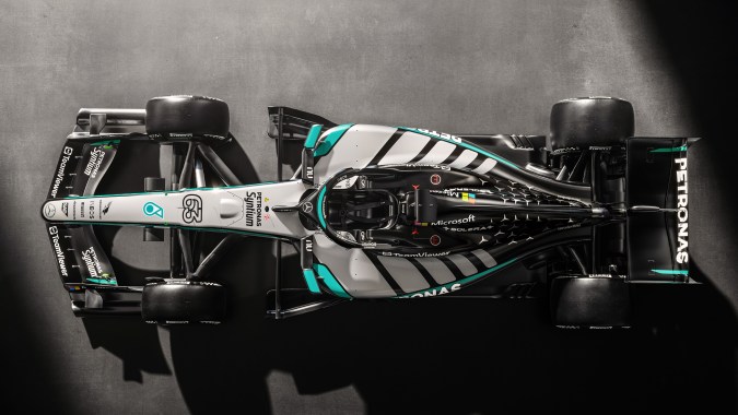 Mercedes reveló un nuevo monoplaza de F1 para 2026.