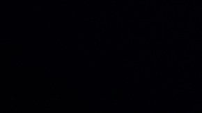 Acura RDX 2026 teaser lateral, silueta moderna con luces LED en fondo negro.