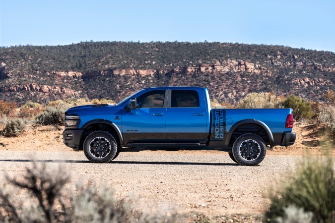 Ram Power Wagon 2027 tiene un diseño moderno.