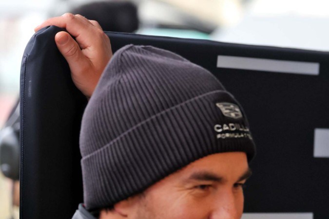 (De izquierda a derecha): Sergio Pérez (MEX) Equipo Cadillac Fórmula 1 con su compañero de equipo Valtteri Bottas (FIN) Equipo Cadillac Fórmula 1.