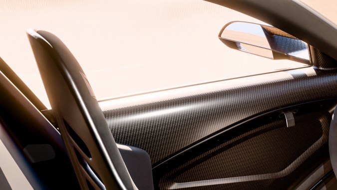 Interior del Genesis X Skorpio Concept, con asientos tipo competición, volante deportivo, pantallas deslizantes y controles enfocados en conducción off-road de alto rendimiento.