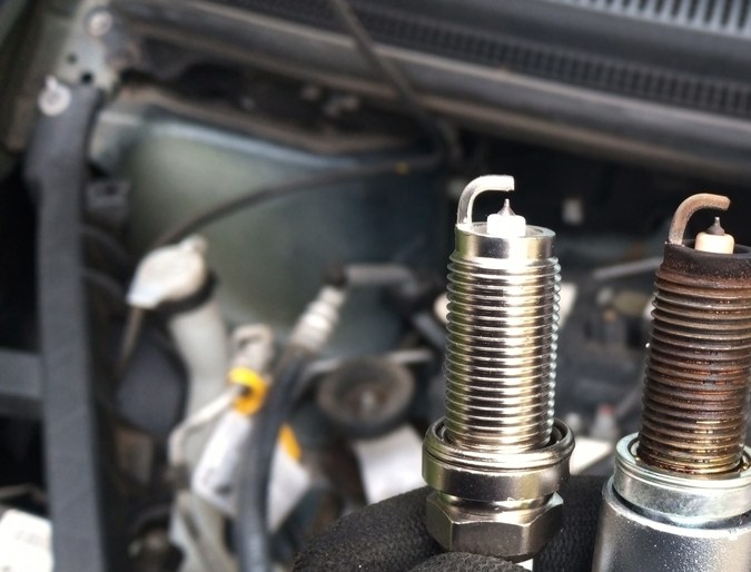 cambio de las bujías - mantenimiento y reparación de un coche