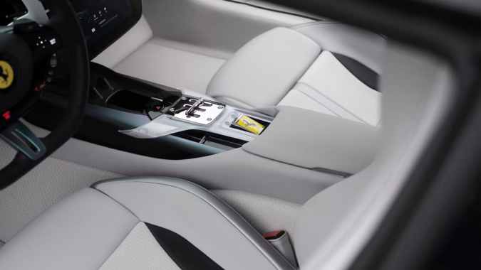 Ferrari 12Clindri Tailor Made tiene un interior basado en arte.