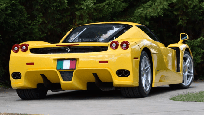 Ferrari Enzo fue vendido por casi 20 millones de dólares.