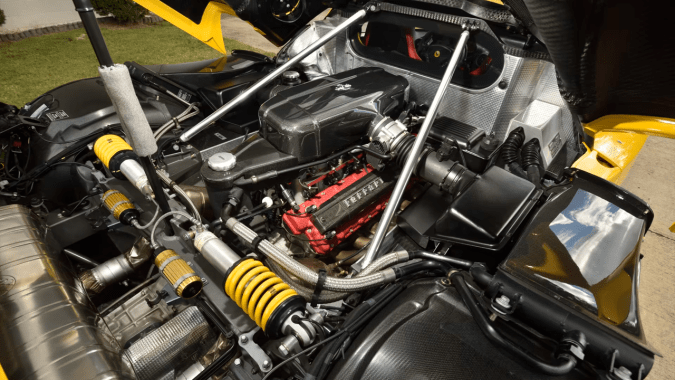 Ferrari Enzo tiene un motor V12.