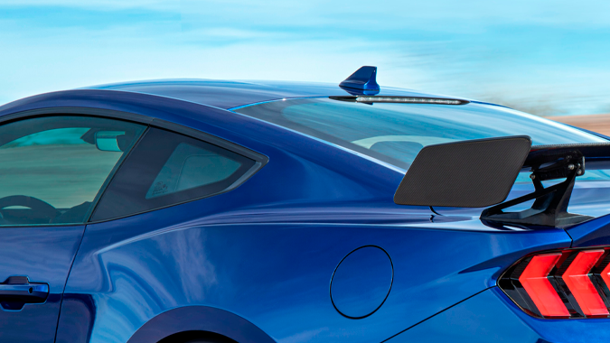 Ford Mustang Dark Horse SC logra una gran carga aerodinámica.