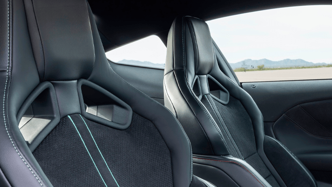 Ford Mustang Dark Horse SC tiene un interior cómodo.