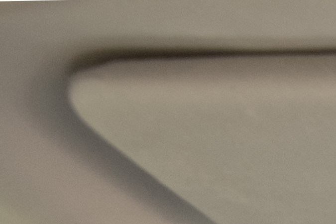 Interior Hyundai Santa Fe 2026 con pantallas curvas duales, volante premium y vista panorámica, cabina lujosa familiar.