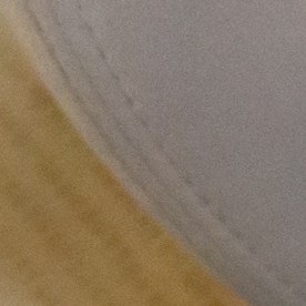 Sucio en el asiento dentro del coche