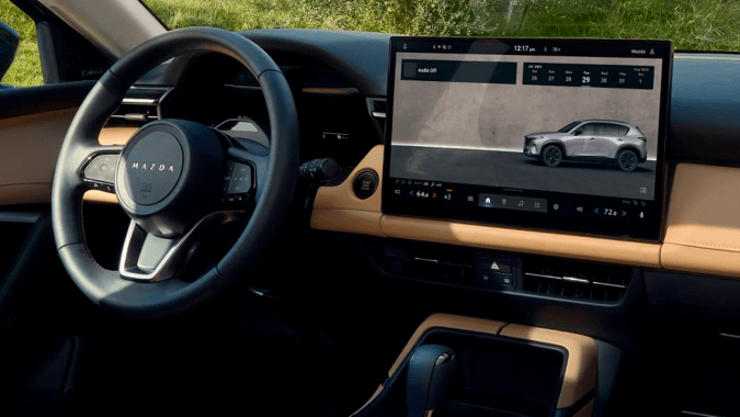 Mazda CX-5 2026 llega con un interior moderno y cómodo.