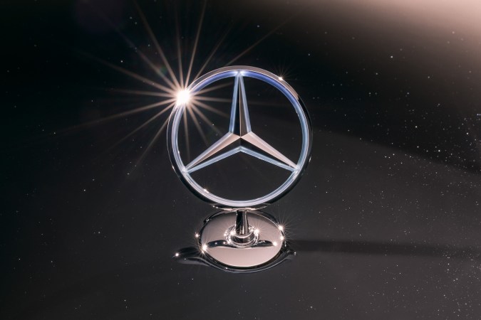 Mercedes-Benz Clase S 2027 tiene la opción de la estrella iluminada.