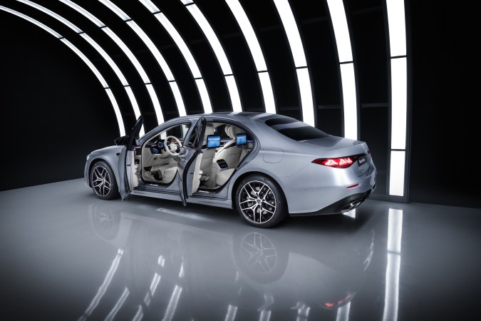 Mercedes-Benz Clase S 2027 destaca nuevas pantallas.