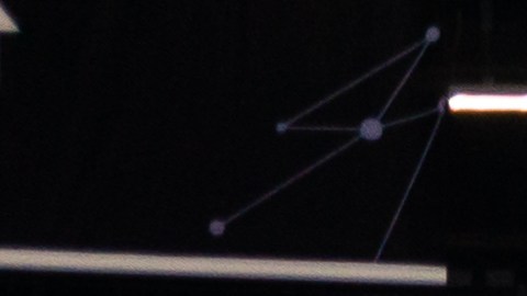 Pasillo muy concurrido junto a los pabellones Toyota y Ford durante el Salón Internacional del Automóvil de São Paulo 2018.