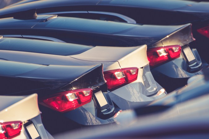 Coches Nuevos en stock. Concesionario De Vehículos Para La Venta. Industria automotriz.