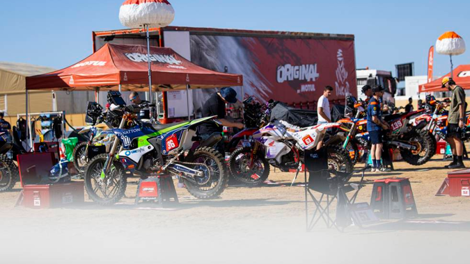 Los pilotos de motos sufren bastante en el Dakar.