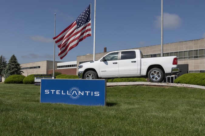 Stellantis maneja más de 10 marcas de autos.