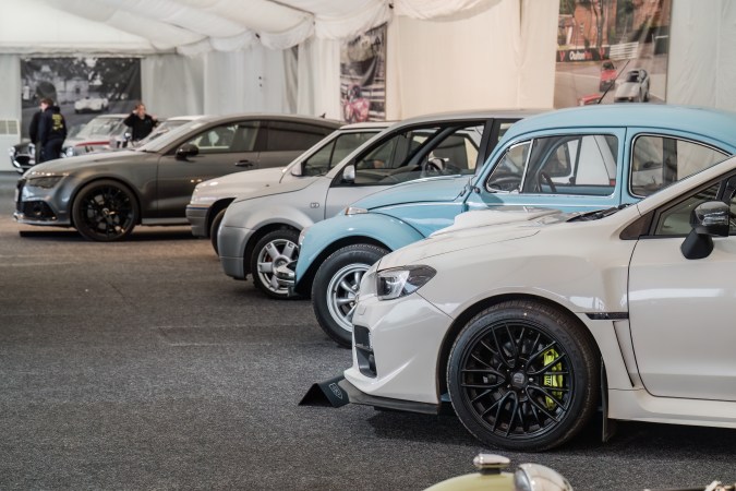 Banderas EE.UU. en autos alineados subasta Copart. Remates vehículos usados, camionetas, SUVs en Estados Unidos