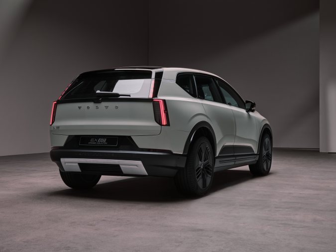 Volvo EX60 está para el segmento mediano de SUV.