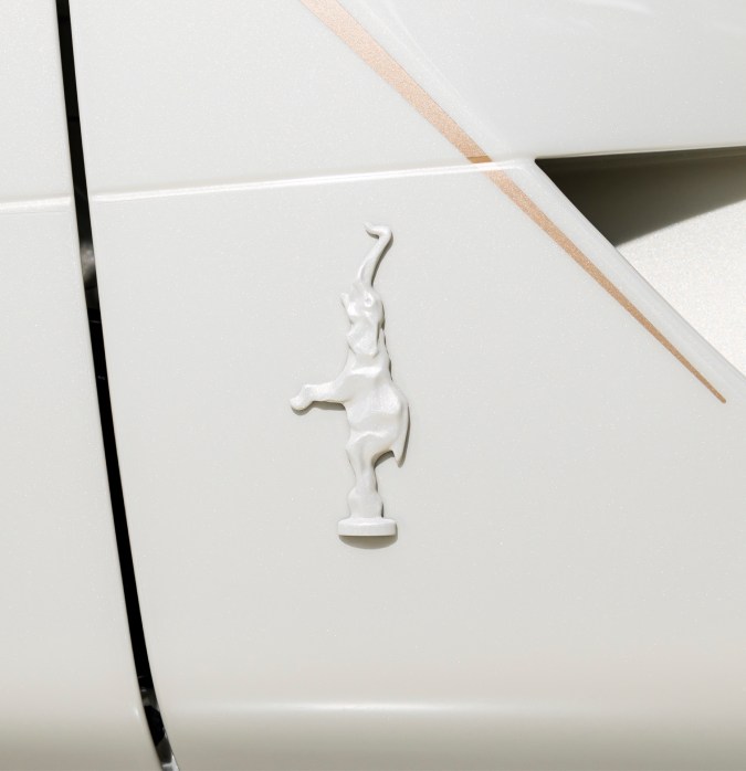 Bugatti “La Perle Rare” tiene varias esculturas pequeñas en homenaje a Rembrandt Bugatti.