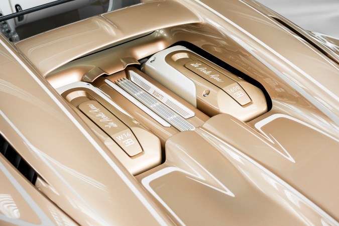 Bugatti “La Perle Rare” destaca su color dorado.