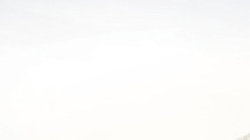 Ford Explorer Sport 2017 roja en montaña, SUV robusto 2.3 EcoBoost 300 hp AWD, aventura familiar 10 velocidades automática.