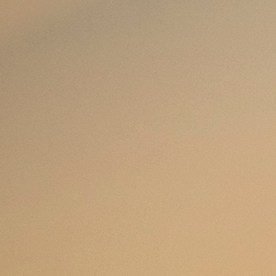 Lexus ES azul brillante estacionado al amanecer en paisaje desértico, faros LED y diseño frontal icónico de Lexus